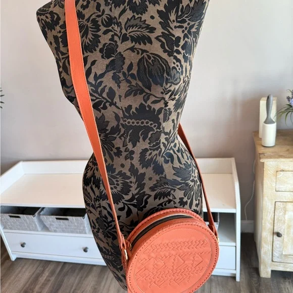 CLEOBELLA OBRAND CLEATHER CANTEEN STYLE SHOULDER BAG WITH WOVEN DETAILS - Picture 11 of 11